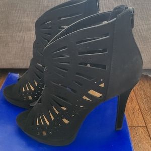 Apt. 9 knowledge black caged ack zip women's heels size 9
